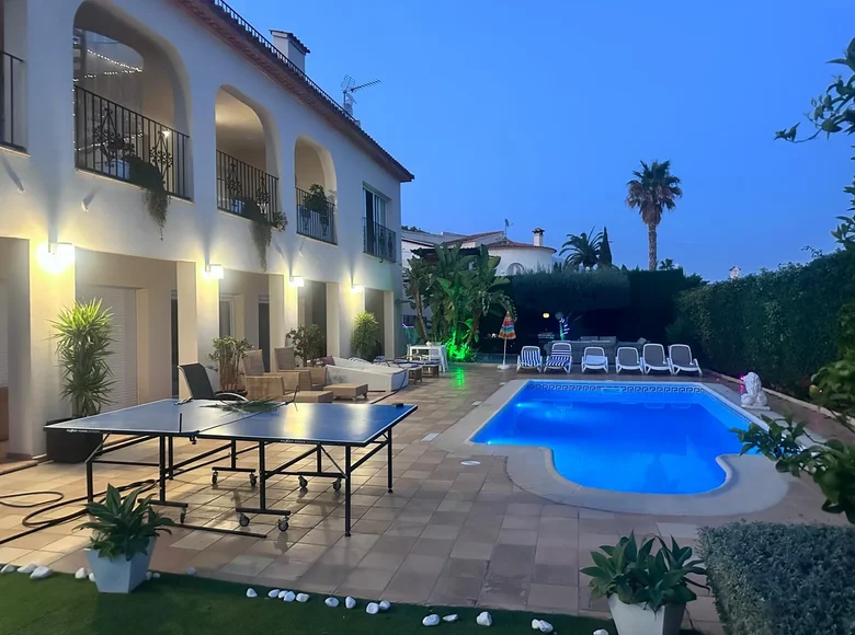 Apartment 6 bedrooms 379 m² l Alfas del Pi, Spain