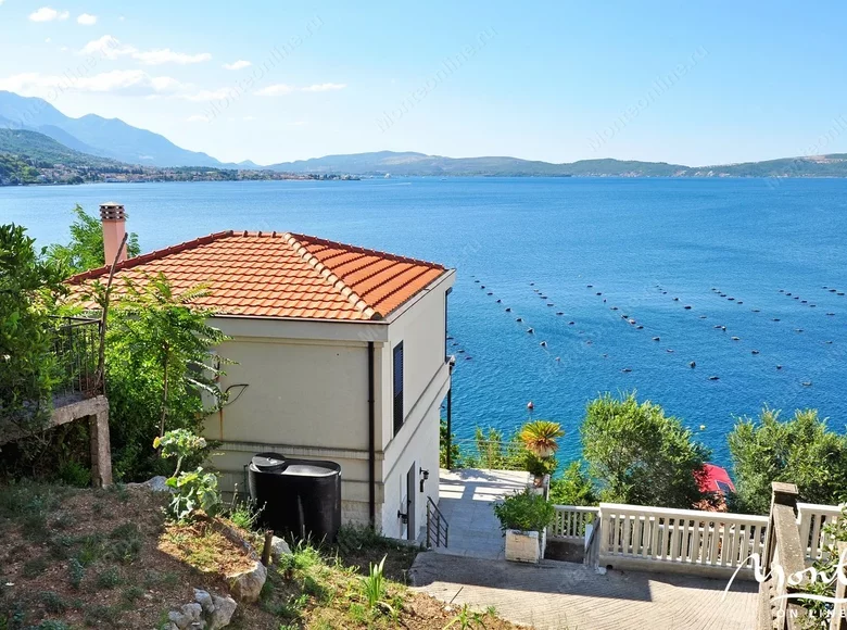 Villa de tres dormitorios 118 m² durici, Montenegro