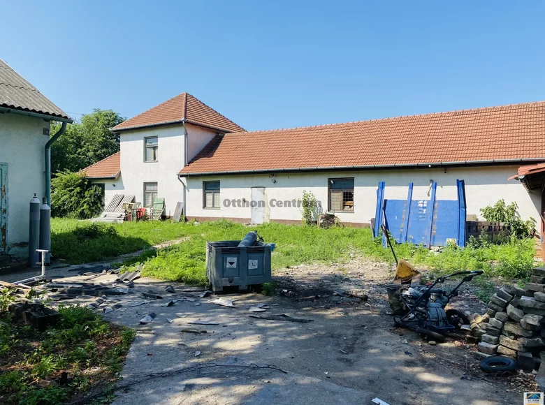 Commercial property 800 m² in Cegled, Hungary