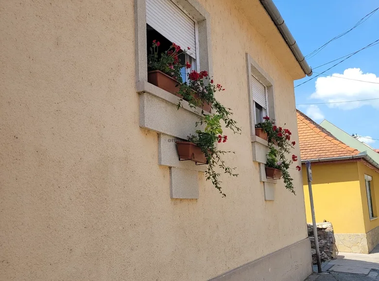 2 room house 128 m² Vac, Hungary