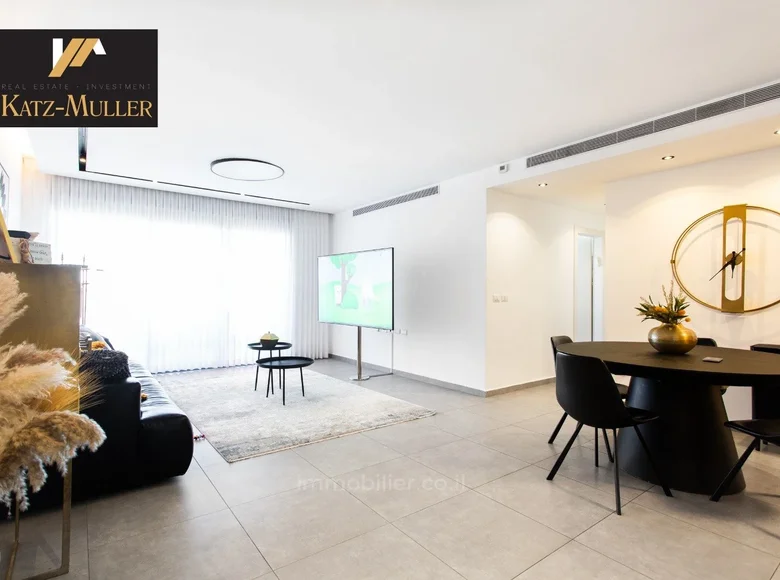 5 room apartment 120 m² Kfar Yona, Israel