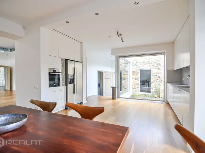 6 room house 300 m² Dzilnuciems, Latvia