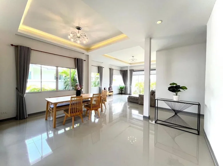 3-Schlafzimmer-Villa 105 m² Pattaya, Thailand