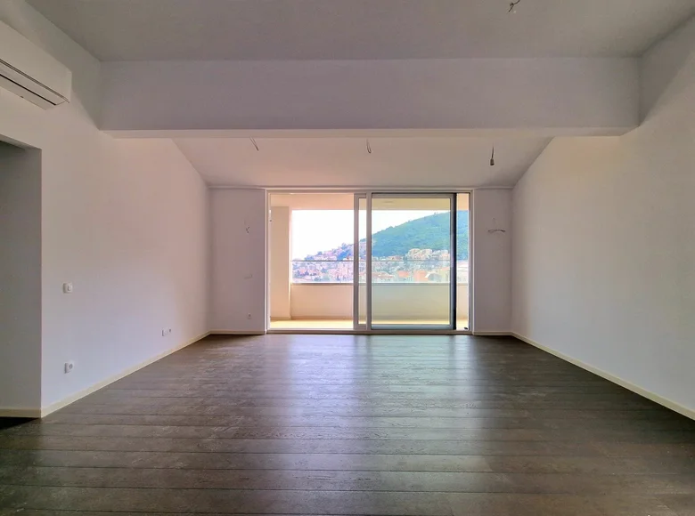 Mieszkanie 3 pokoi 91 m² Budva, Czarnogóra