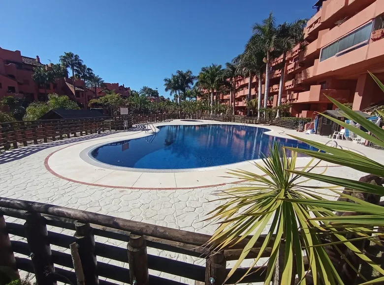 Wohnung 3 Schlafzimmer 261 m² Estepona, Spanien
