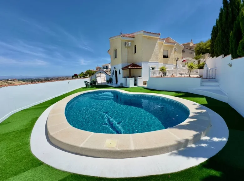 5-Schlafzimmer-Villa 265 m² Urbanizacion Dona Pepa, Spanien