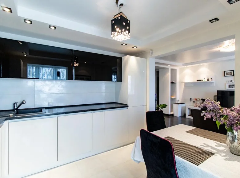 Mieszkanie 3 pokoi 75 m² Mińsk, Białoruś