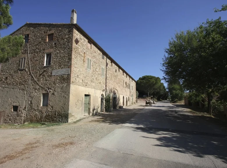 Villa 50 bedrooms 1 800 m² Grosseto, Italy