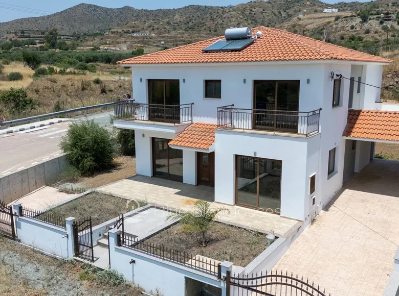 4 bedroom house 280 m² Eptagoneia, Cyprus
