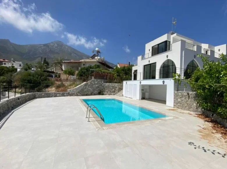 Villa de 4 dormitorios 280 m² Bellapais, Chipre