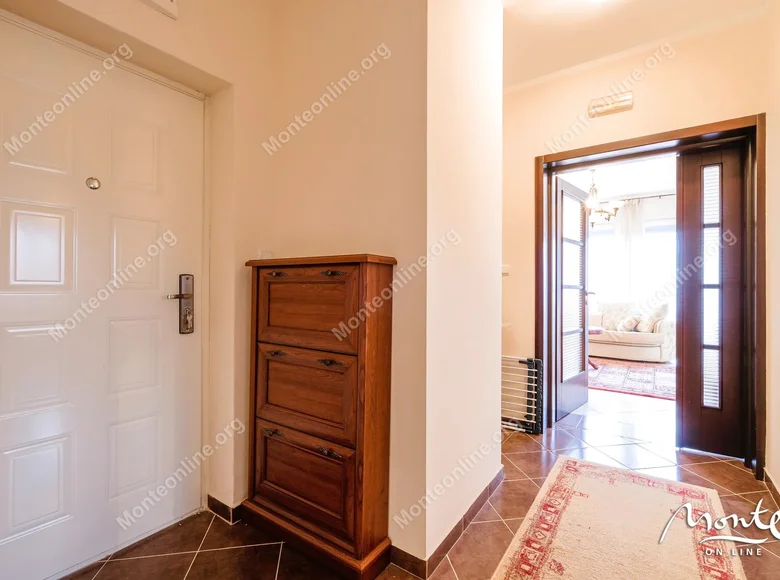 2 bedroom apartment 97 m² Kotor, Montenegro
