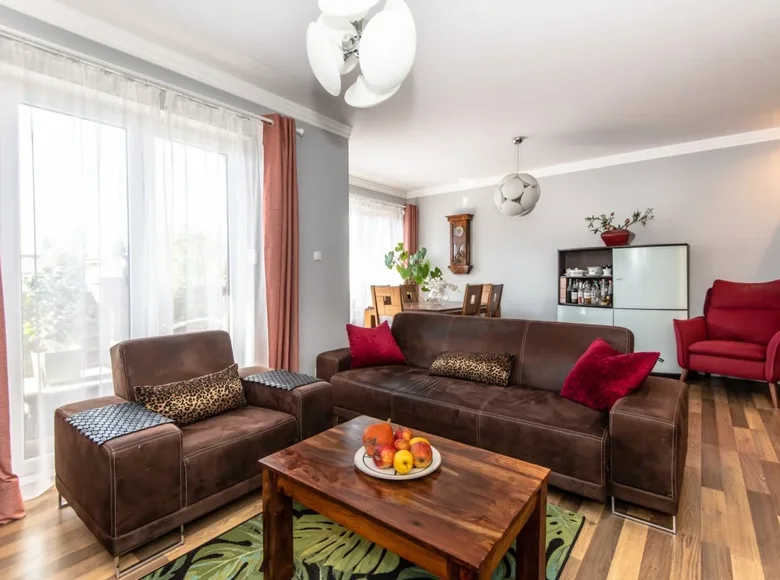 Mieszkanie 3 pokoi 77 m² Poznań, Polska