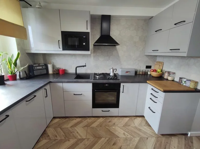 Mieszkanie 4 pokoi 66 m² Poznań, Polska