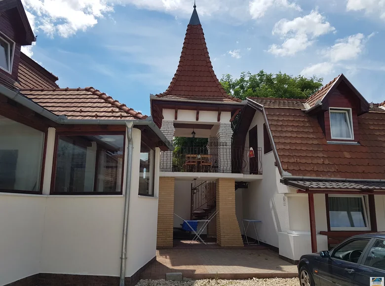 9 room house 180 m² Vecses, Hungary