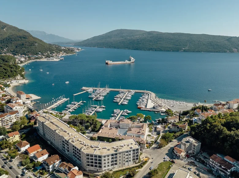 2 bedroom apartment 102 m² Herceg Novi, Montenegro