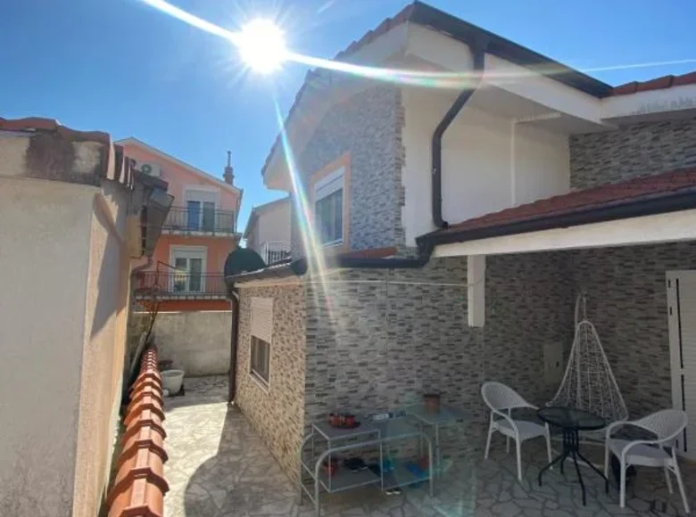 3 bedroom house 102 m² Baošići, Montenegro