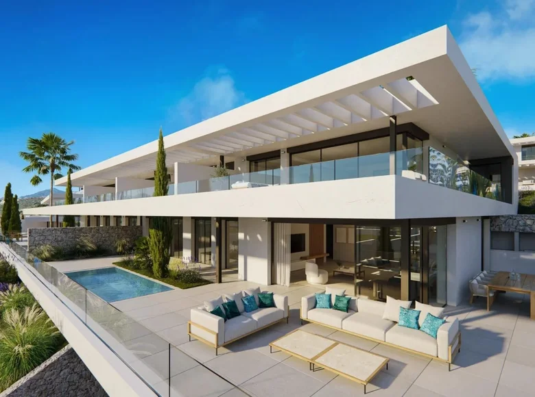 4 bedroom apartment  Marbella, Spain
