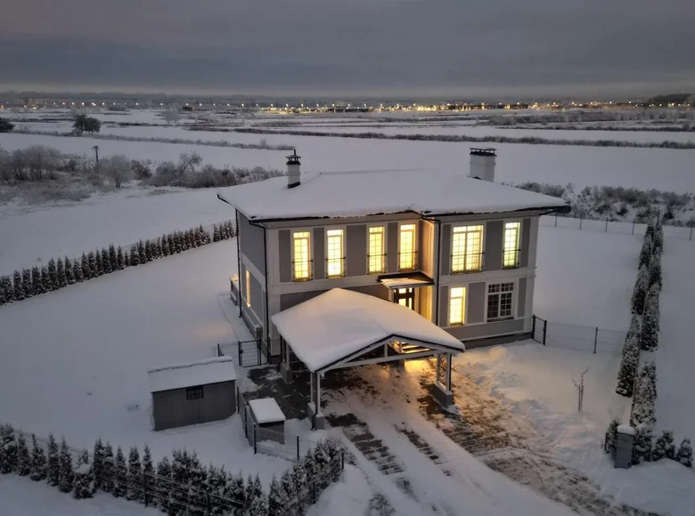 5 bedroom villa 306 m² Pinki, Latvia
