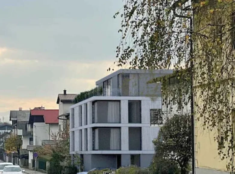 House  Slovenia, Slovenia