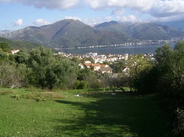 Land 2 000 m² Bijela, Montenegro