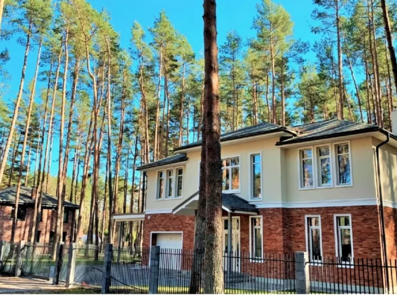 Casa 4 habitaciones 326 m² Jurmala, Letonia