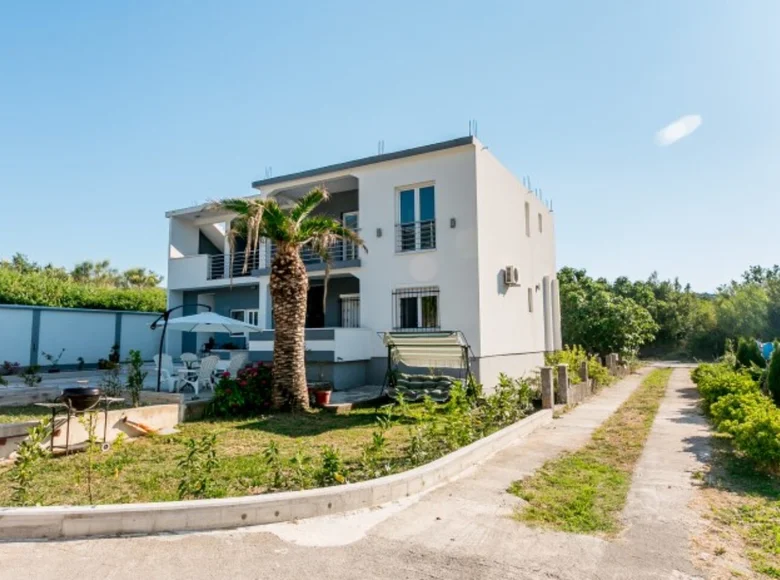 Haus 5 Zimmer 340 m² Radanovici, Montenegro