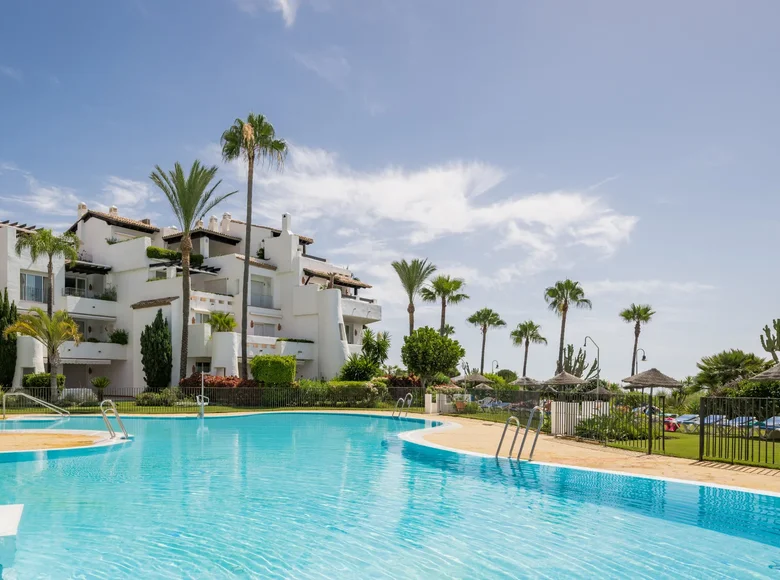 3 bedroom apartment  Estepona, Spain