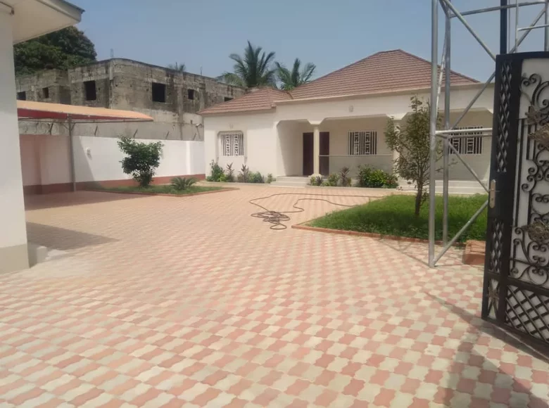 Casa 3 habitaciones 432 m² Sukuta, Gambia
