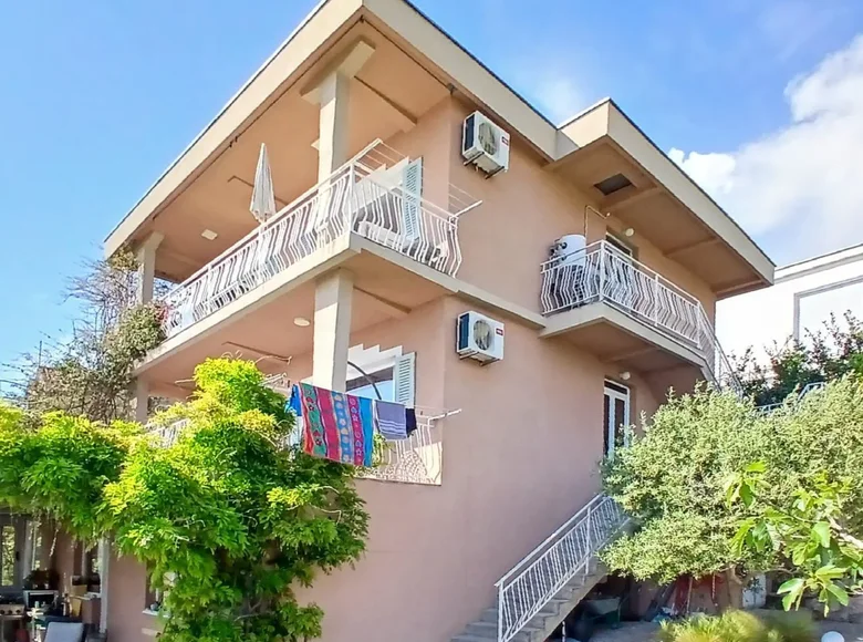 Квартира 2 спальни 75 м² Бар, Черногория