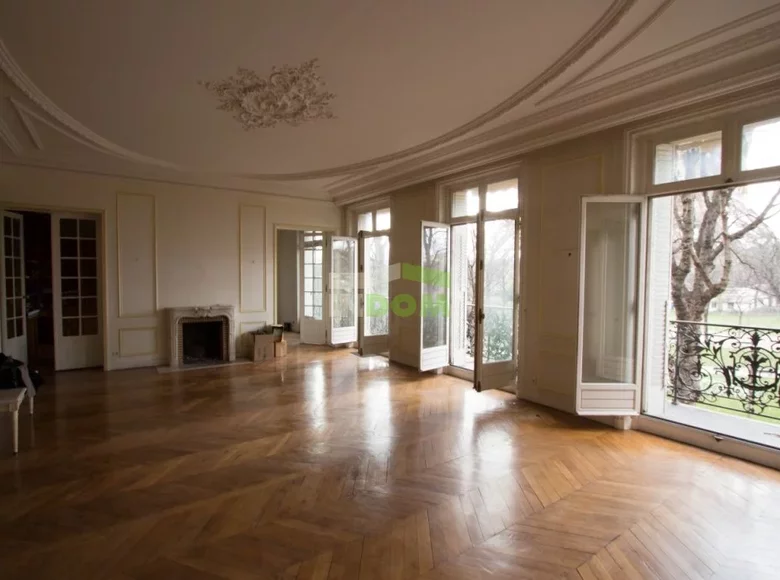 Apartment 216 m² Paris, France