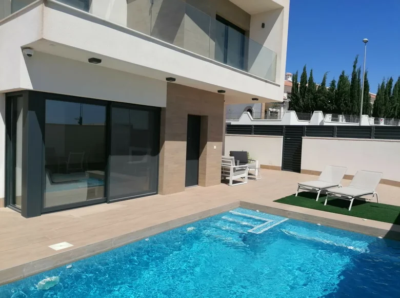 3-Schlafzimmer-Villa 131 m² San Miguel de Salinas, Spanien