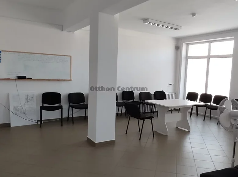 Nieruchomości komercyjne 90 m² Cegled, Węgry