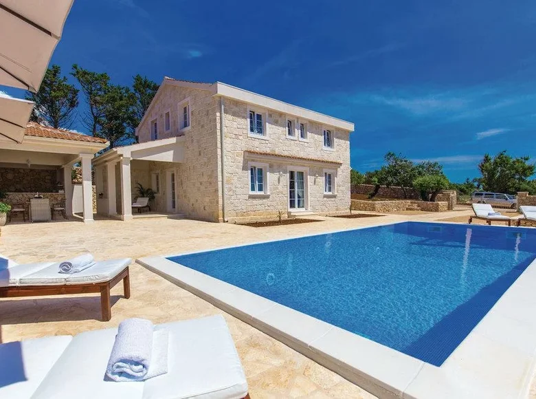 5 bedroom villa 200 m² Novalja, Croatia