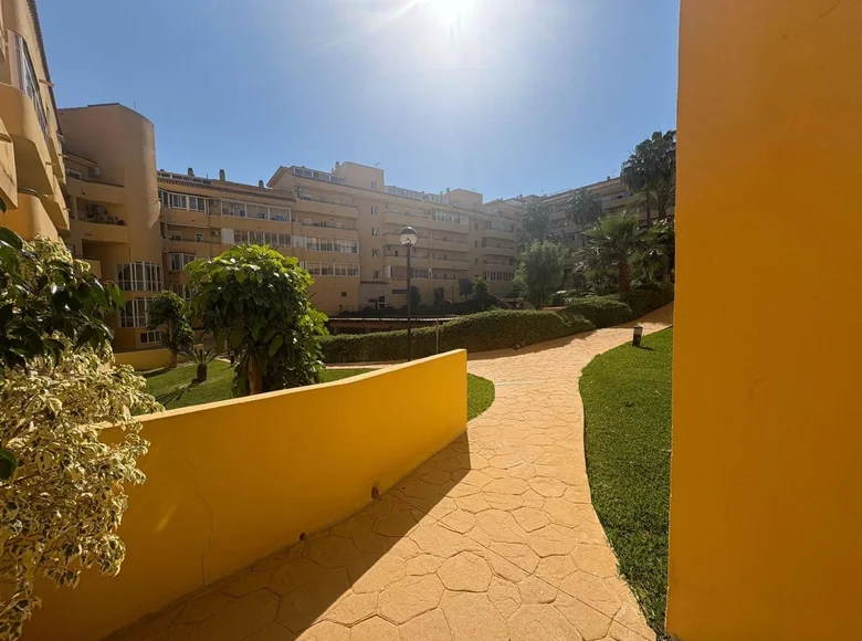 Mieszkanie 2 pokoi 105 m² Malaga, Hiszpania