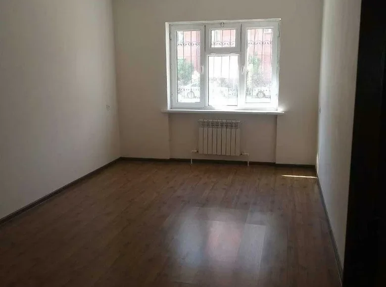 Kvartira 3 xonalar 73 m² Khanabadda