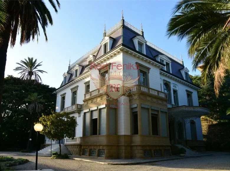 5 bedroom villa 2 200 m² Sanremo, Italy