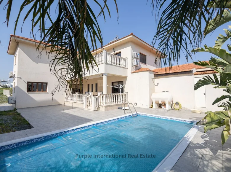 5 bedroom villa 249 m² Oroklini, Cyprus
