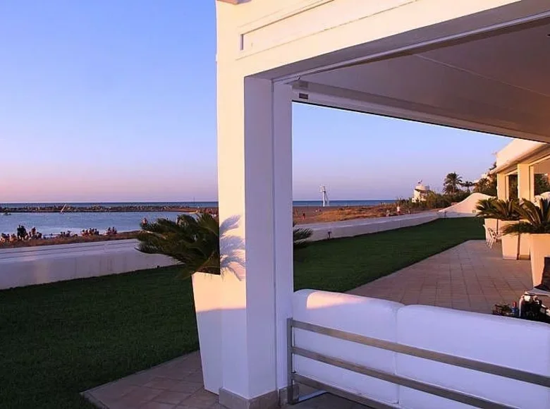 4 bedroom Villa 250 m² Denia, Spain