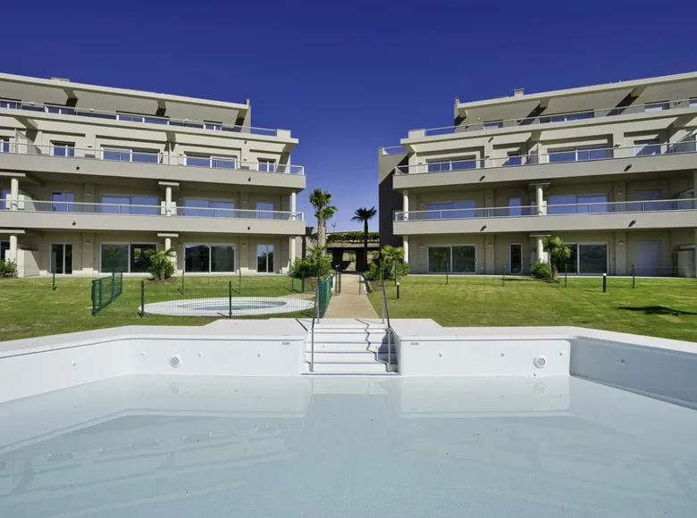 Mieszkanie 2 pokoi 80 m² Malaga, Hiszpania