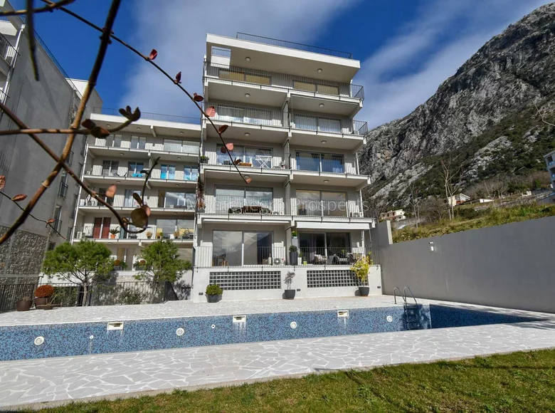 4 bedroom apartment 406 m² Bijela, Montenegro