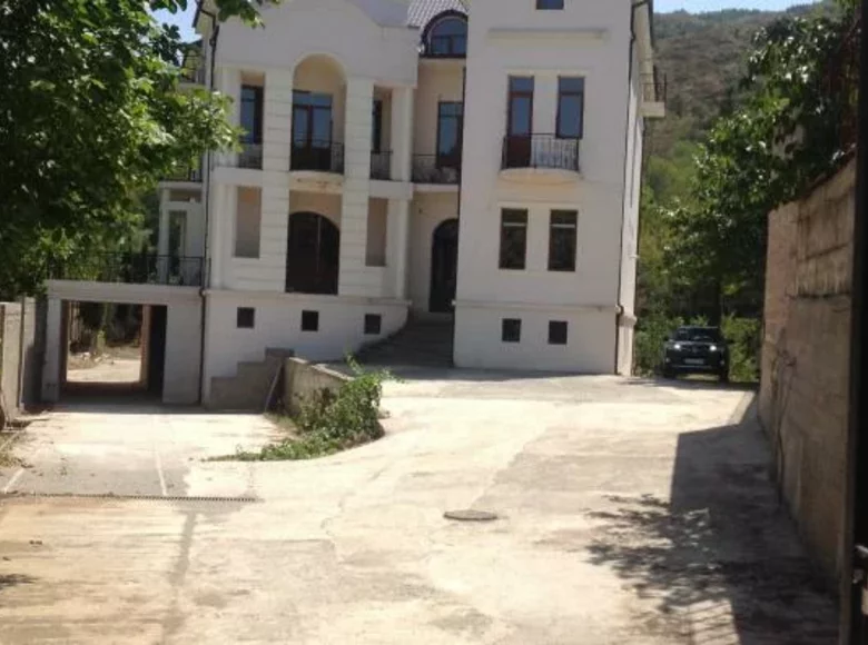House 1 170 m² Tbilisi, Georgia