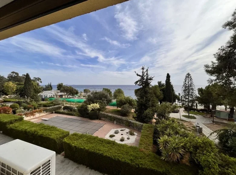Mieszkanie 4 pokoi 196 m² Agios Tychonas, Cypr
