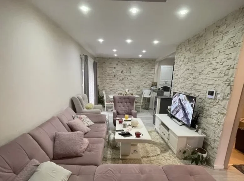 3 bedroom apartment 185 m² Bar, Montenegro