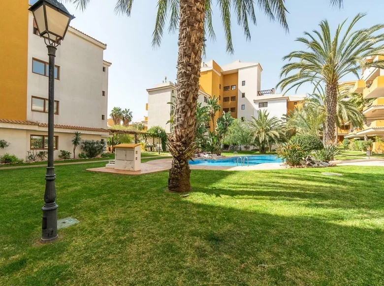 Mieszkanie 3 pokoi 95 m² Torrevieja, Hiszpania