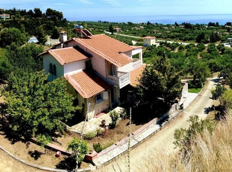 4 bedroom Villa 300 m² Nea Skioni, Greece