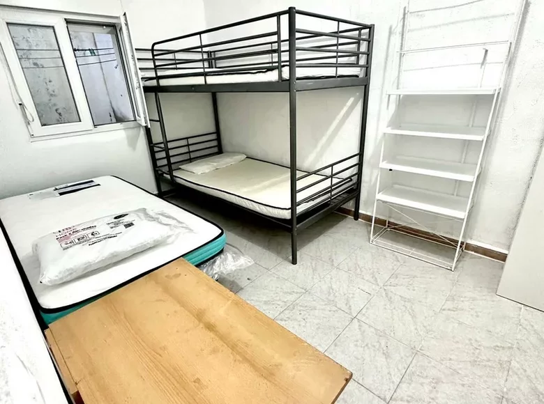 Apartment 7 bedrooms  Alicante, Spain