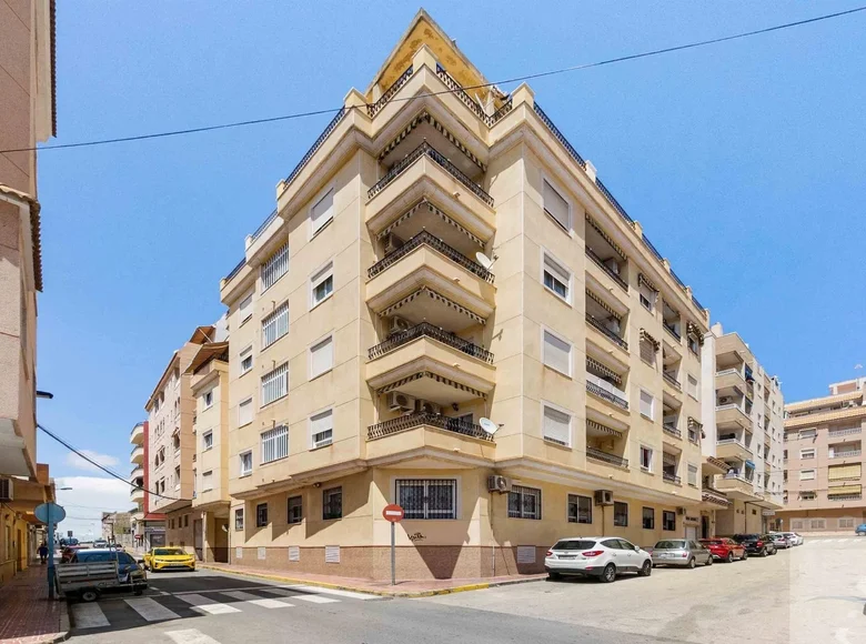 Mieszkanie 4 pokoi 89 m² Torrevieja, Hiszpania