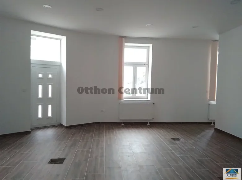 Commercial property 104 m² in Komarom, Hungary