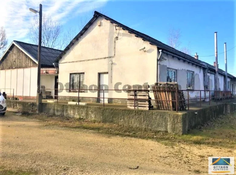 Commercial property 661 m² in Rackeve, Hungary