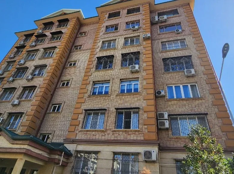 Kvartira 4 xonalar 180 m² Toshkentda